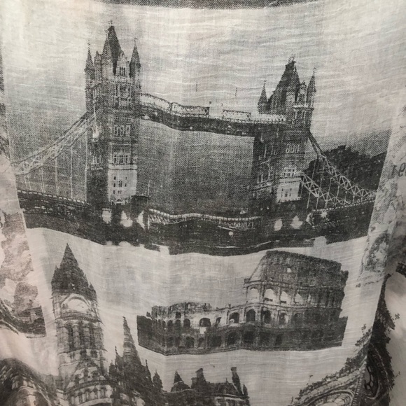 Black white and gray landmark travel big scarf. - Picture 5 of 7